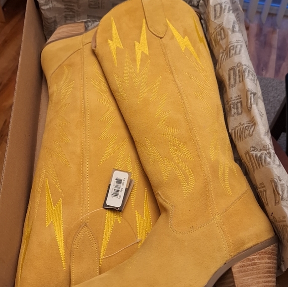 Dingo1969 ThunderRoad boots in size 8.5 in colors Orange,Periwinkle, Blue&Yellow - Picture 5 of 5